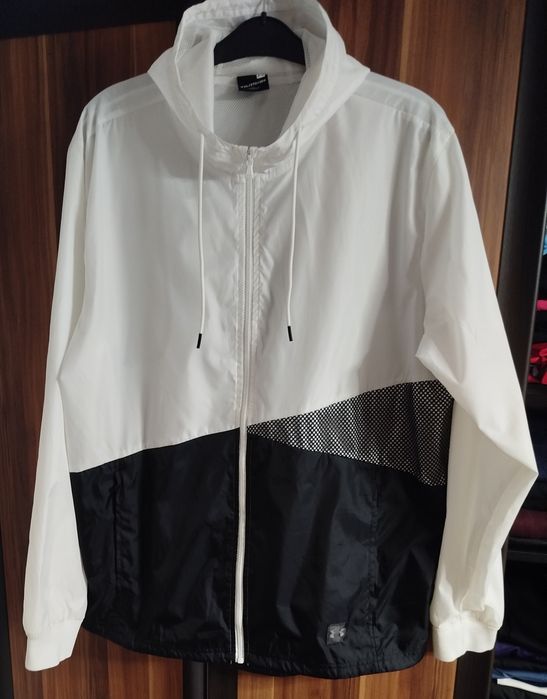 Kurtka wiatrówka męska z kapturem Under Armour rozmiar 2XL stan idealny