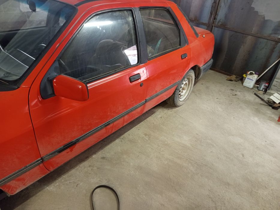 Розбираю Форд сієра 87року