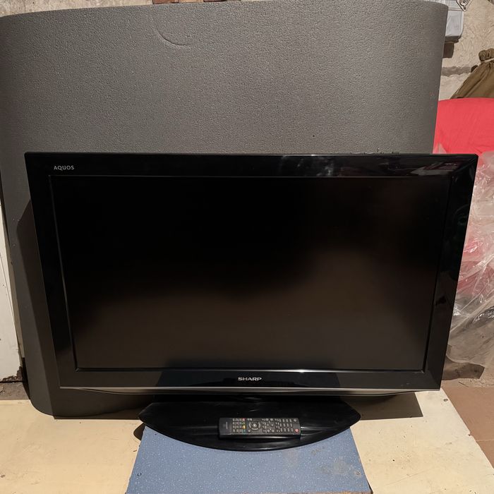 японський телевізор Sharp AQUOS 37" (LC-37AD5E) + Пульт