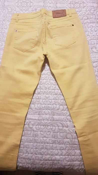 Spodnie żółte fishbone