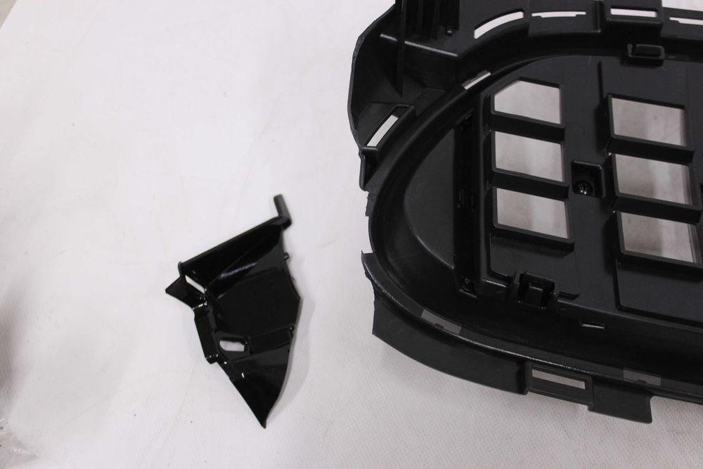 GRILL Atrapa chłodnicy MERCEDES W213 SPORT 20-23 AMG Black uszkodzony!