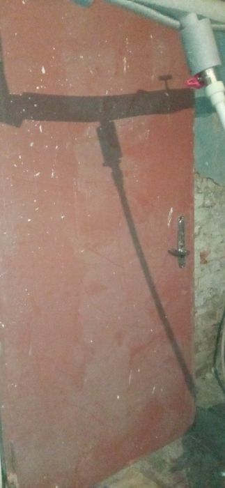 Металлическая дверь