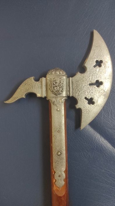 Dois Machados decorativos