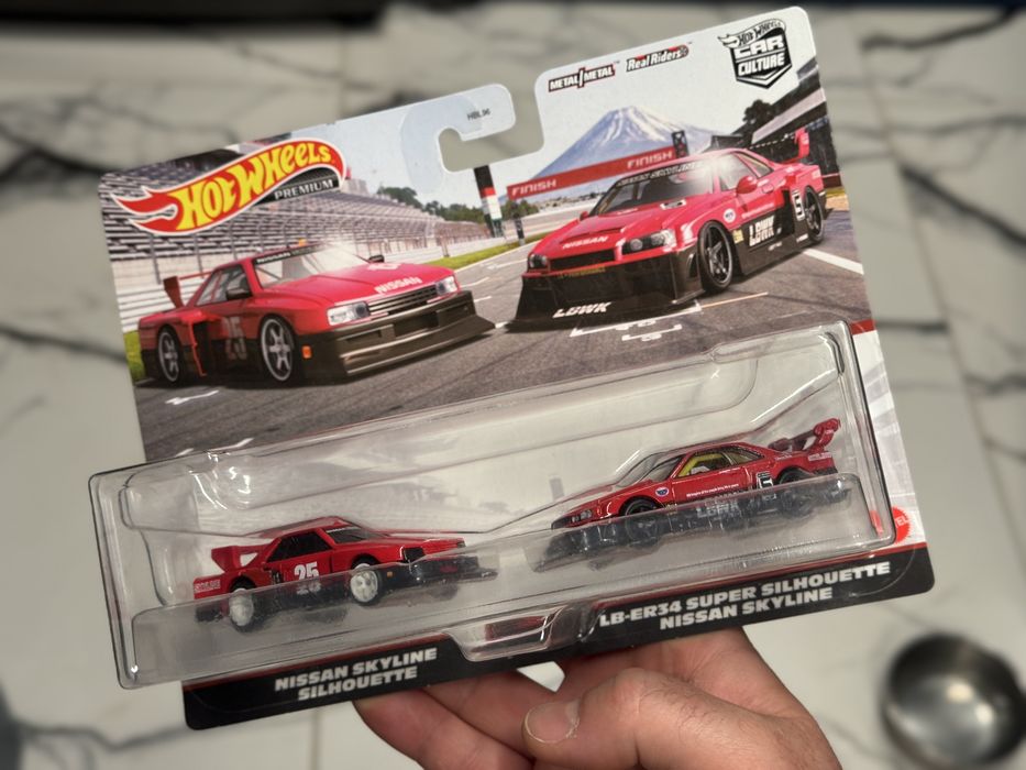 Hot Wheels Premium Nissan Skyline GT-R R32 i R34 LBWK Super