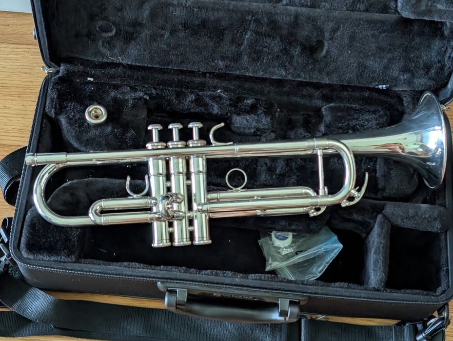 Trompete Prateada Yamaha 4335GII