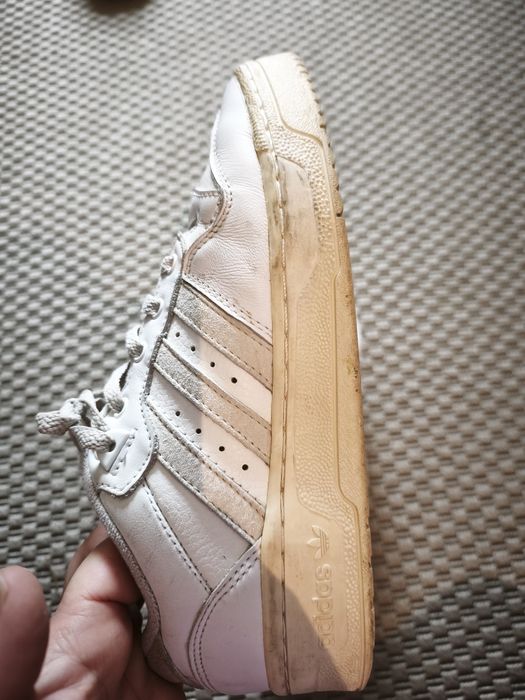 Sapatilhas rivalry loe Adidas