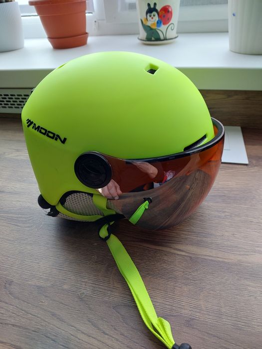 Шолом з візаром.