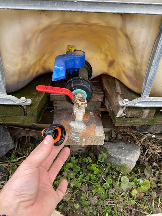 zbiornik na wodę 1000l Mauser z kranikiem metalowym + przelotka na wąż