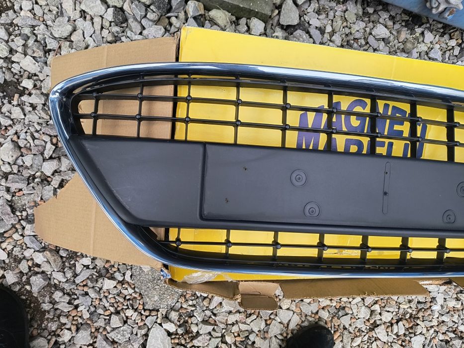 Grill atrapa chłodnicy Ford Fiesta Mk 7 VII