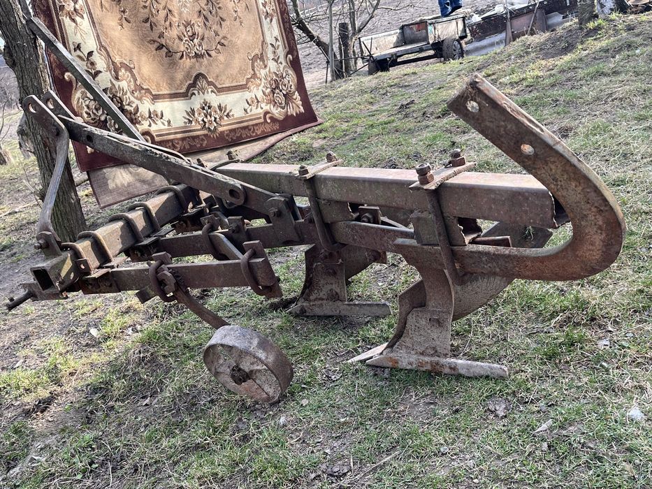 Плуг двокорпусний до трактора / мотоблока