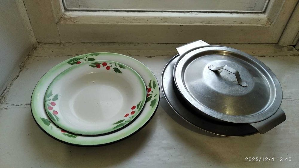 Эмалированная тарелка-2шт. Нержавейка и крышка-2шт.