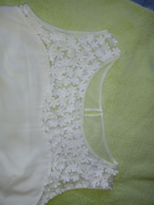 Biała sukienka kwiatki rozmiar M Butik