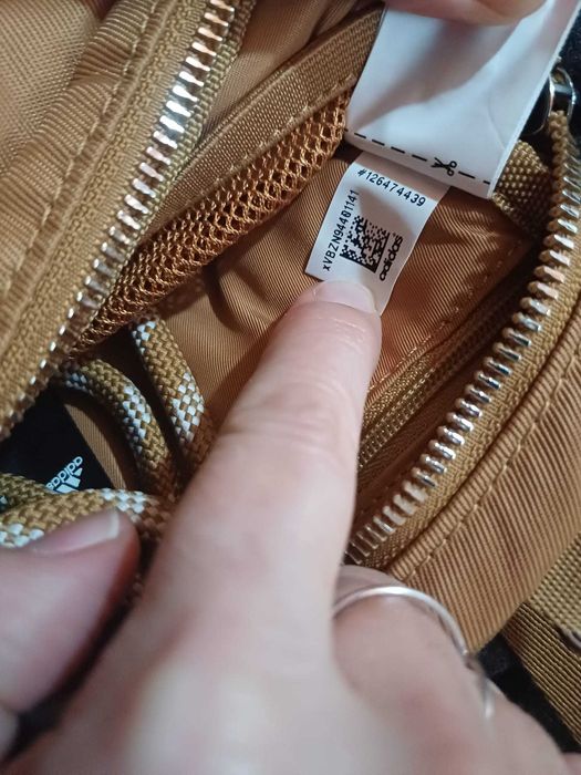 Bolsas/carteira (versátil) Adidas, Colecção: Adidas X Ivy Park, castanha-"mostarda", óptimo estado.  Preço: 25 euros