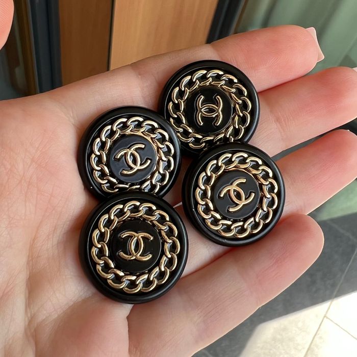 Guzik chanel metalowy kolor czarno-złoty rozmiar 2.3 cm