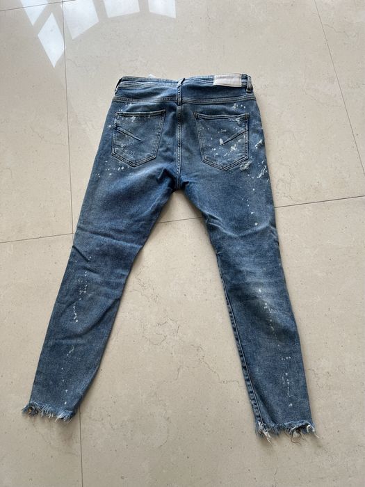 Calça de ganga com rasgões
