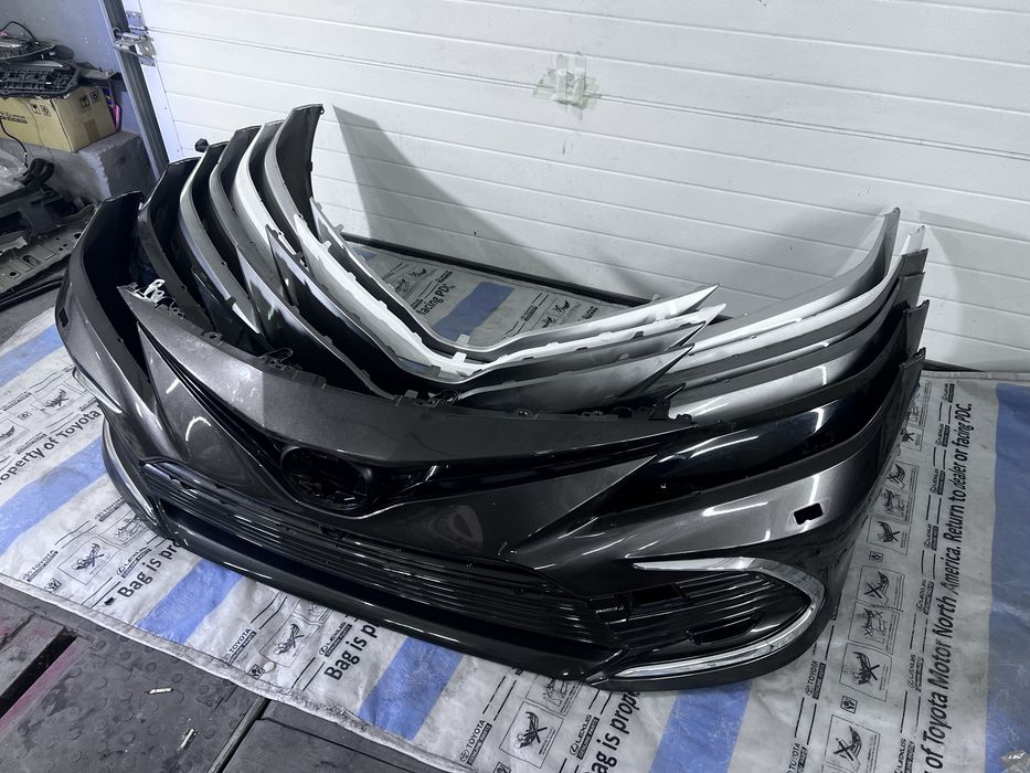 Бампер передній Toyota Camry V70 52119-33C50
