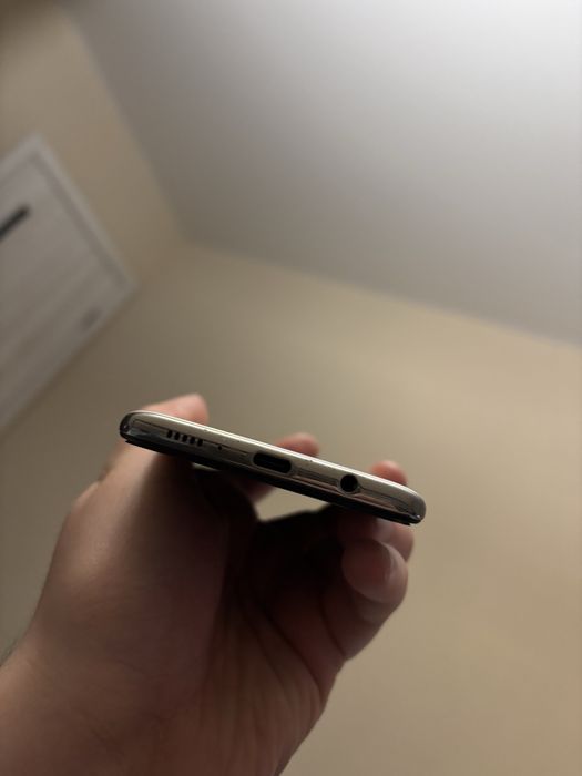 Продам Samsung A51 6 на 128