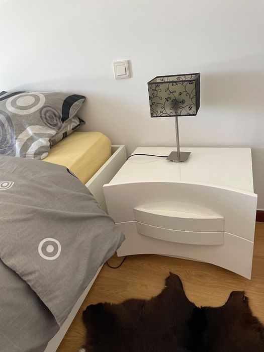 Comoda mais 2 mesas de cabeceira