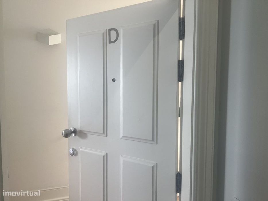 Apartamento T2, com jardim e garagem, no centro do Porto