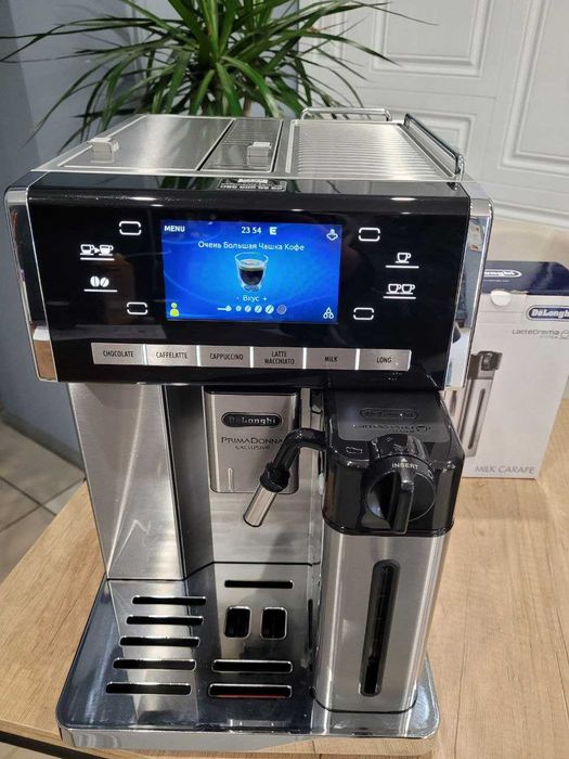 Кавоварка кофемашина премиум Delonghi ESAM 6850 M домой