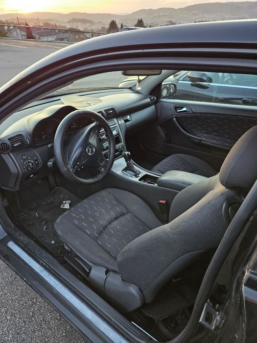 Mercedes-Benz Sport Coupé C220 CDi de 2002 para peças
