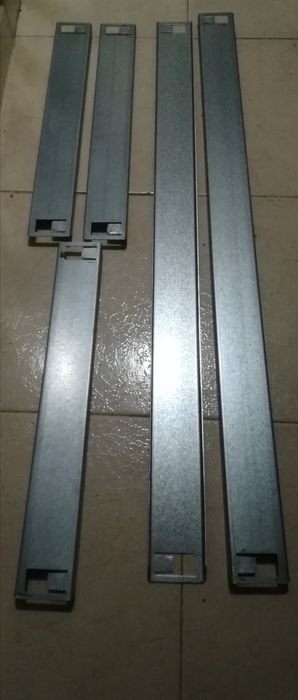 Ferros de estantes metálicas