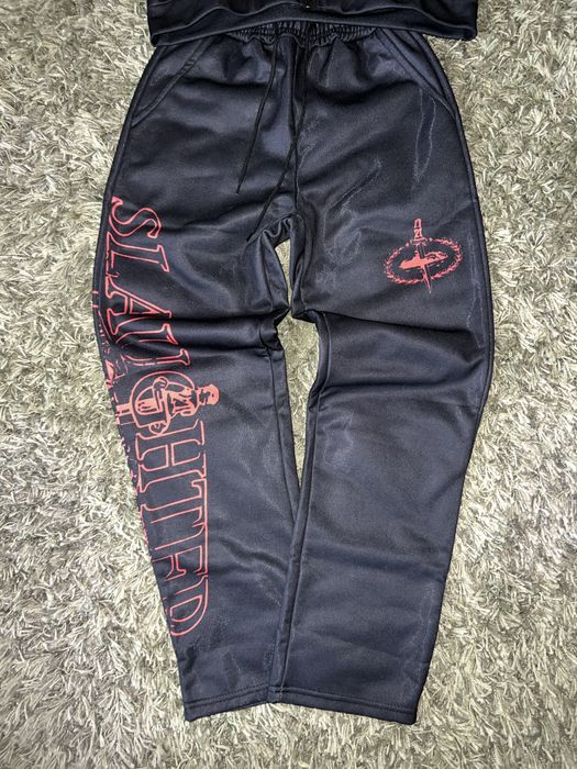 Conjunto de Moletom Preto com Estampa Vermelha