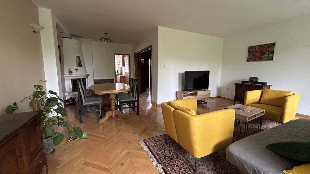 Duży szeregowiec o powierzchni 120m2+60m2, na wynajem w super lokalizacji Katowice-Panewniki. Ogród, garaż na dwa auta, 4 sypialnie.