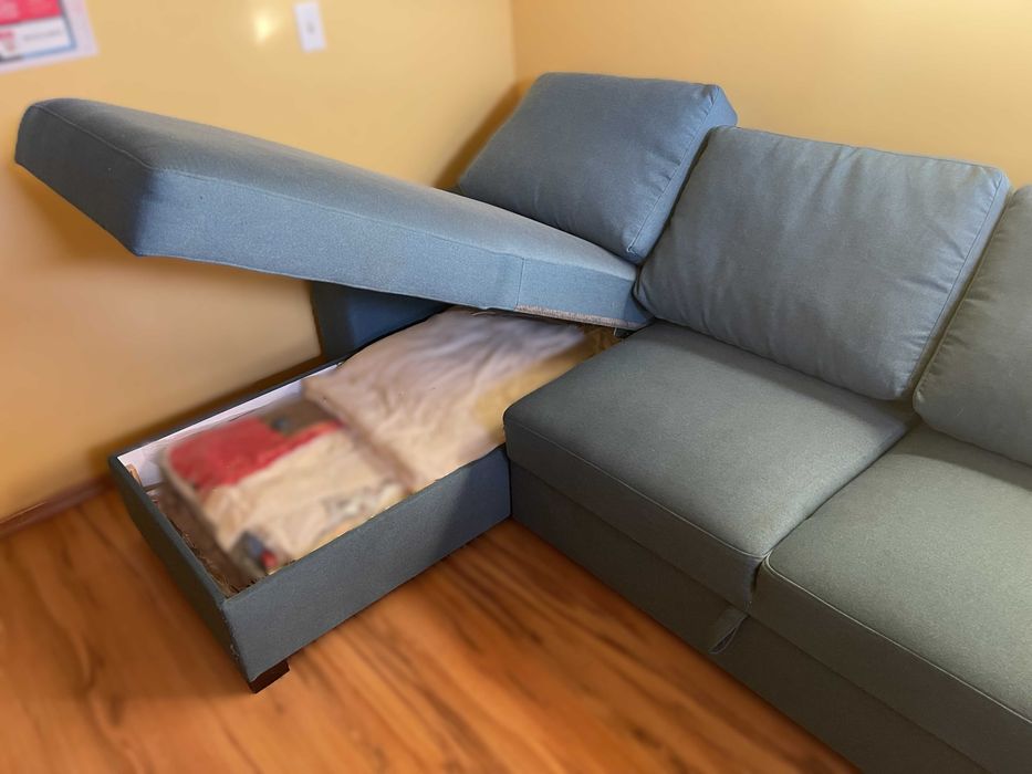 Kanapa narożna ze schowkami i funkcją spania