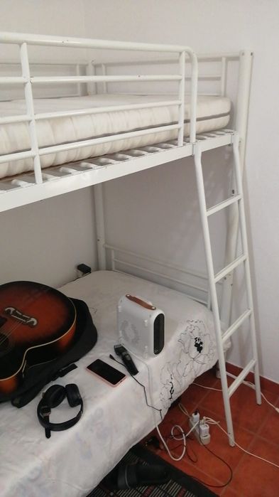 BELICHE com 2 camas para colchão 90x200cm. Óptimo estado. Vendo também os 2 colchões, por +90€