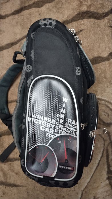 Рюкзаки шкільні у гарному стані.