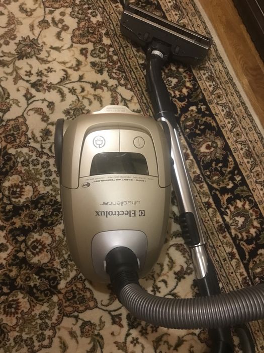 Пилосос Electrolux 1800w