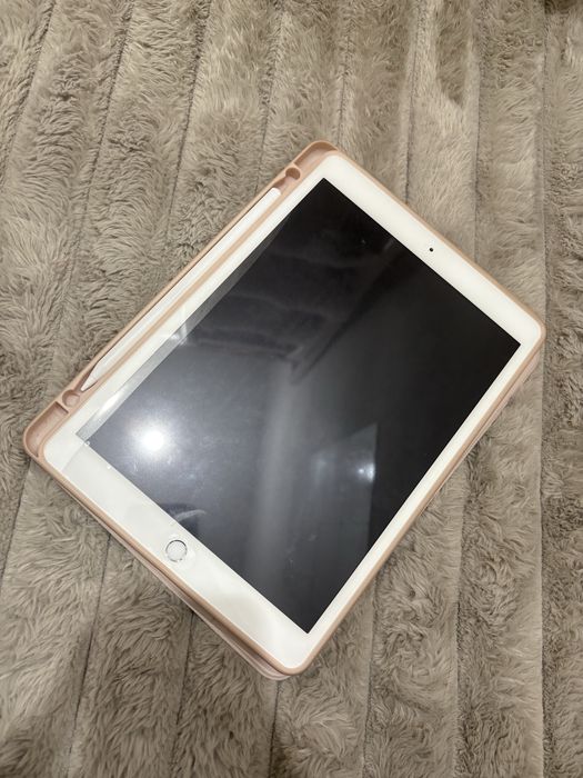 iPad (7. gen) 10,2" 128 GB / 3 GB RAM Wi-Fi Silver + Rysik + Etui | Stan bardzo dobry