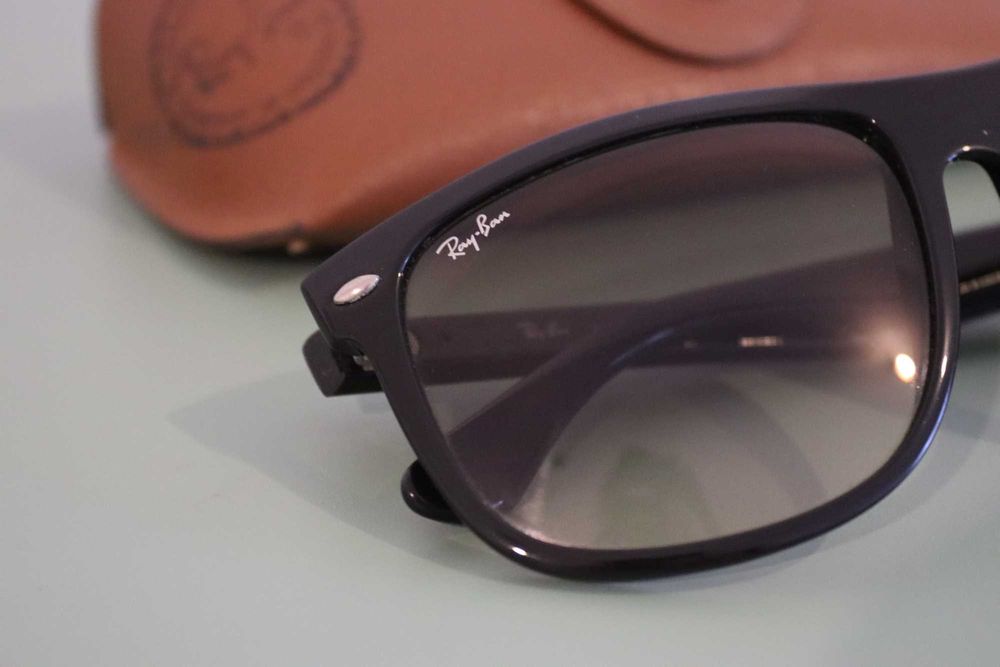 Óculos de sol RayBan modelo Boyfriend originais como novos