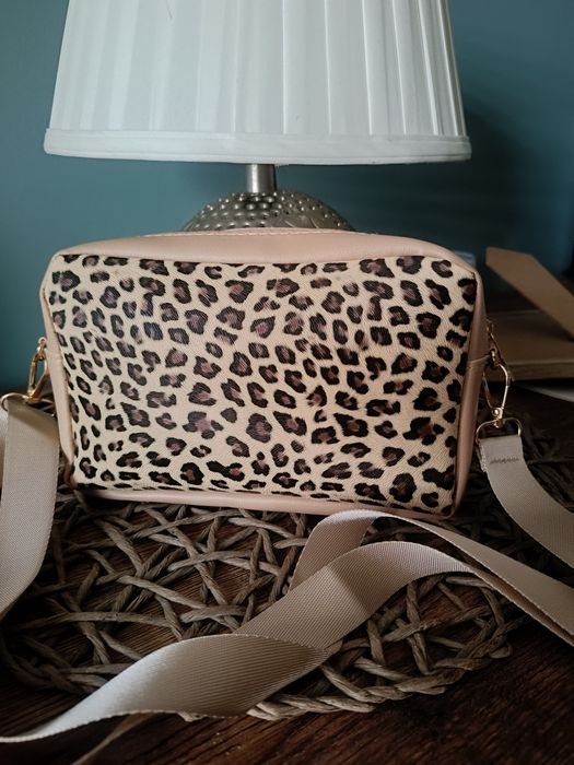 Mała modna torebka crossbody z nadrukiem lamparta nowa idealna na prez