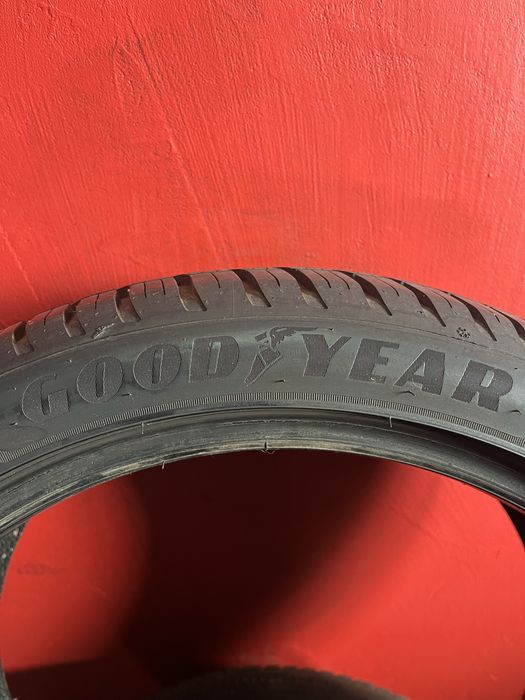 245/40/19 Goodyear Vector 4 season gen-3