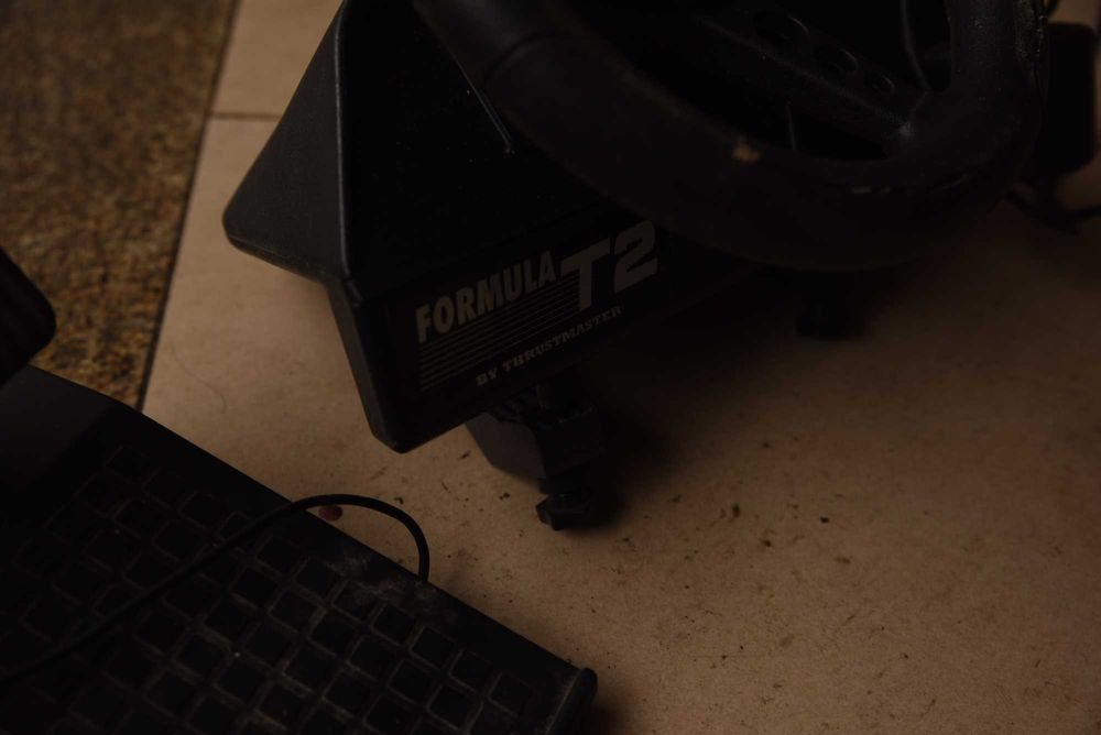 Volante para pc ou playstation thrustmaster