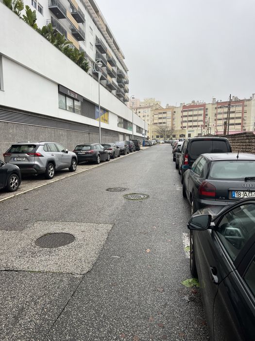 Arrenda-se estacionamento GRANDE junto loja cidadao Laranjeiras