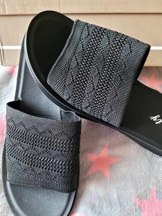 Nowe czarne ażurowe  klapki, laczki 40