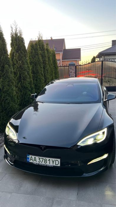Tesla Model S PLAID 2023 року