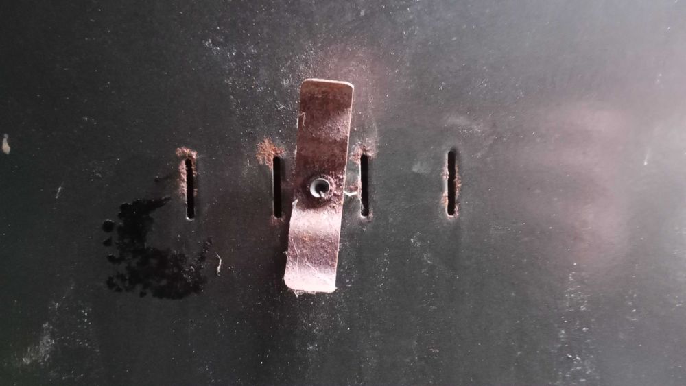 Grill turystyczny na nóżkach i zamykany