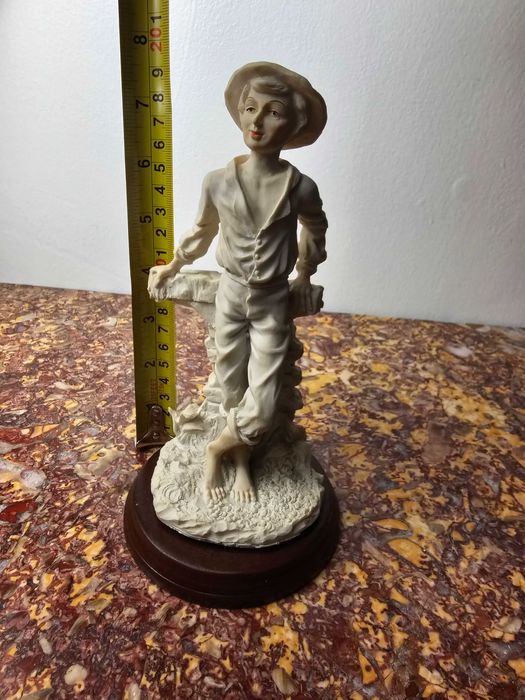 Włoska duża figurka piękna "Młody farmer" 19 cm