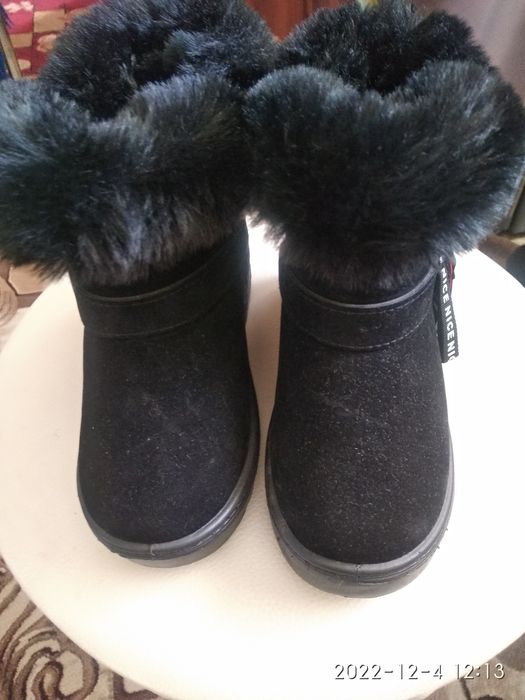 Продам угги на девочку