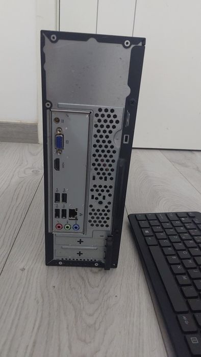 Desktop Acer Aspire, monitor Asus - NOVO