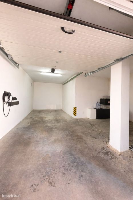 T2 com Box de 32,85 m² e Arrecadação de 19,60 m² com Piscina