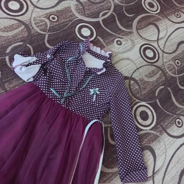 Платя наядне на дівчинку