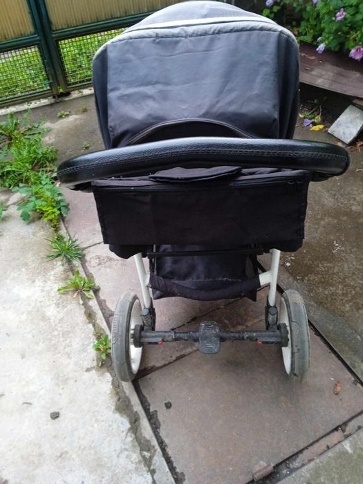 Прогулочна коляска