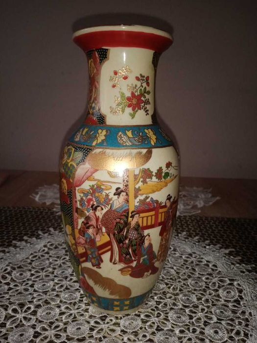 Wazon porcelanowy chiński ręcznie malowany.