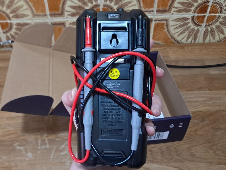 Multímetro digital PCW02A