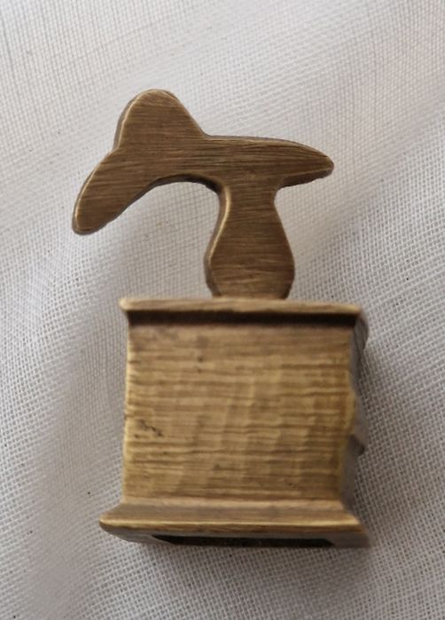 Mosiężna figurka